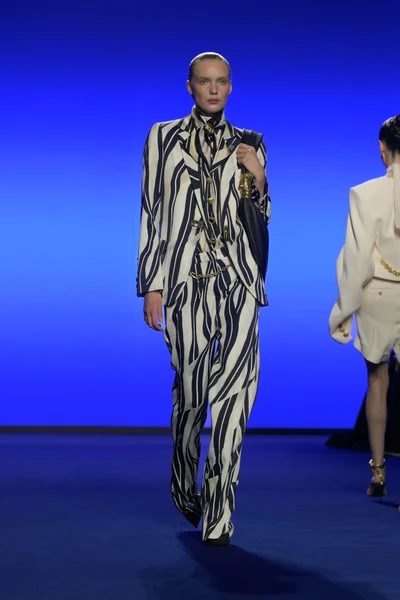 Look 14
